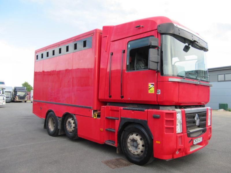 15-630-2009 Renault Magnum + Donbur Draw trailer.. Built by Equine-Movers. Stalled for 12. Full EU Certified .